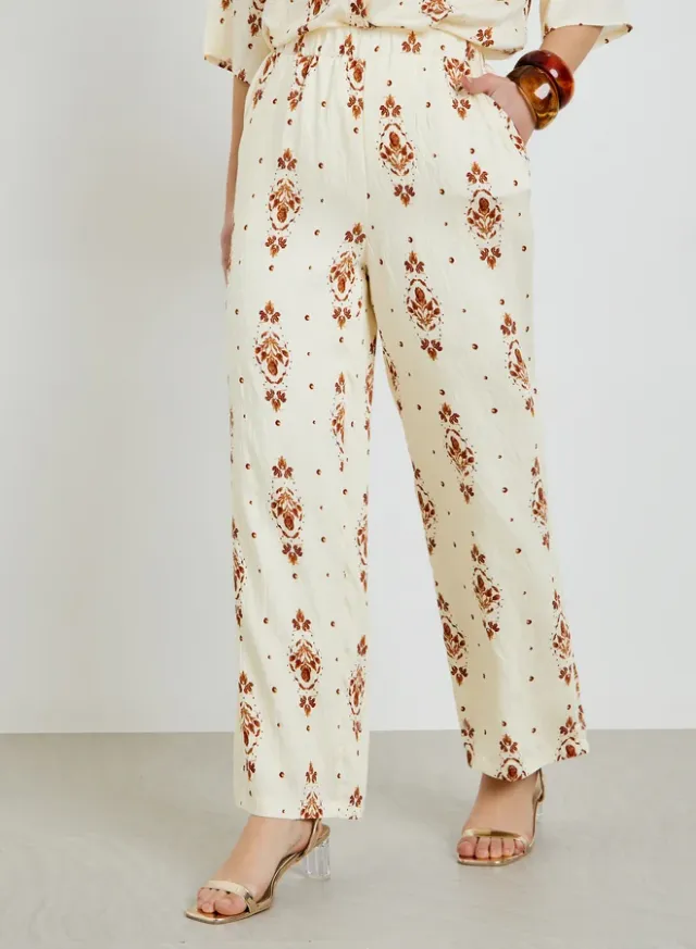 Off-White Printed Viscose Blend Shirt and Pants Co-Ords for Women – image 4