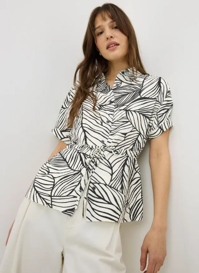 اشتري ماتلان Black/White Black Leaf Print Tie Waist Co Ord Shirt للنساء في الإمارات – صورة 2