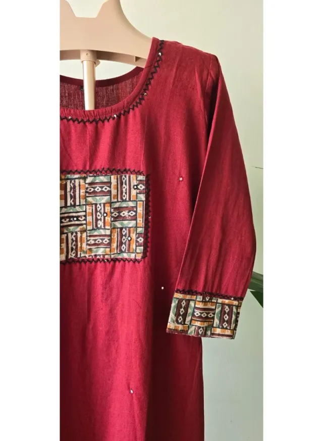 إليك الوصف التسويقي لطقم الكورد (Coord Set) القطني باللغة العربية، مصاغاً بأسلوب يجمع بين الأناقة والاحترافية ليناسب ذوق عملائك في دبي وخارجها: – صورة 4