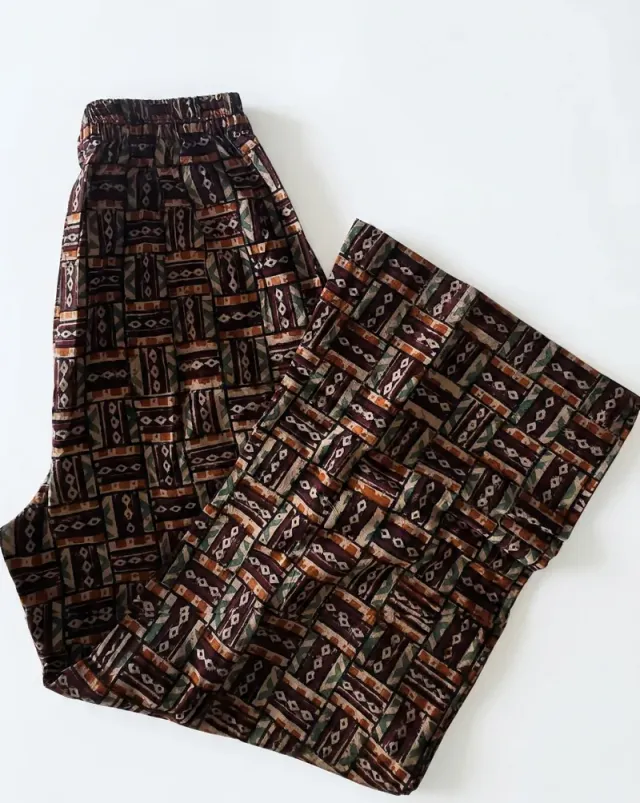 إليك الوصف التسويقي لطقم الكورد (Coord Set) القطني باللغة العربية، مصاغاً بأسلوب يجمع بين الأناقة والاحترافية ليناسب ذوق عملائك في دبي وخارجها: – صورة 6