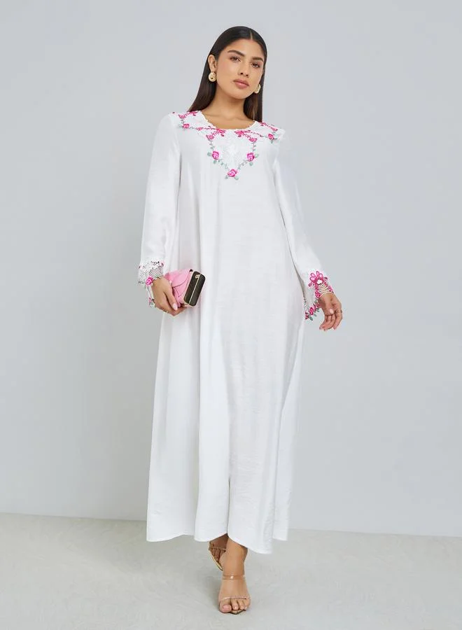 جلابية مطرزة