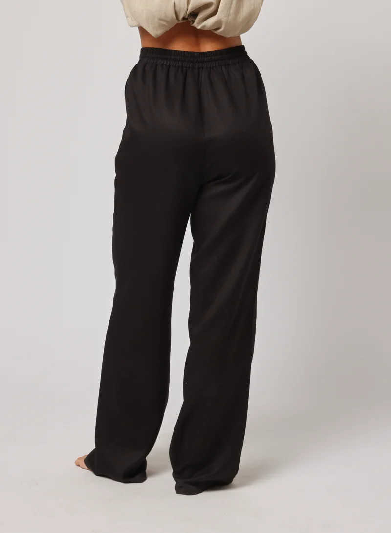 بنطلون ناعم بلمعان خفيف