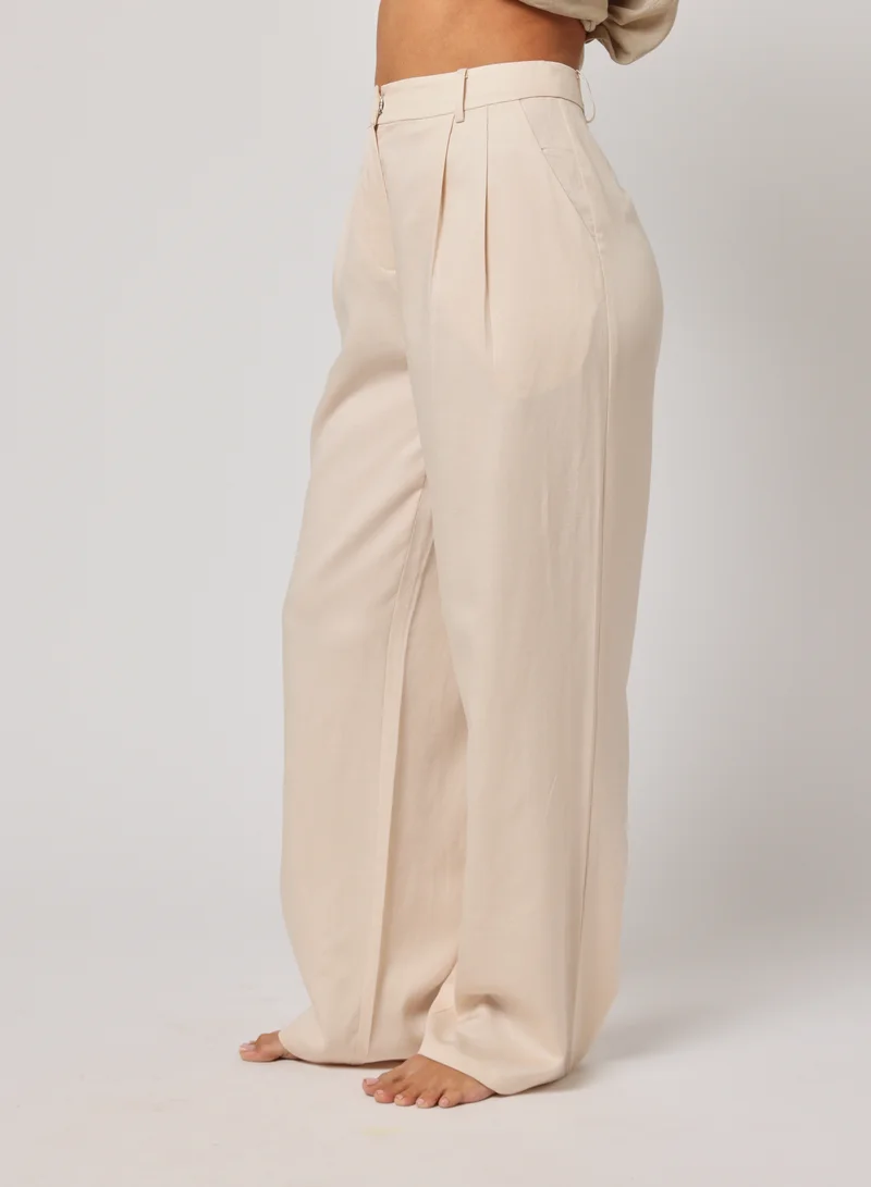 بنطلون واسع بخصر مرتفع