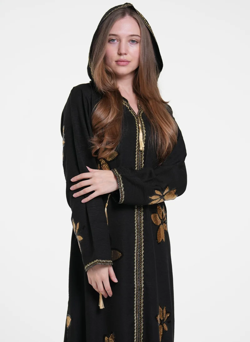 جلابية نسائية   مطرزة باللون الذهبي
