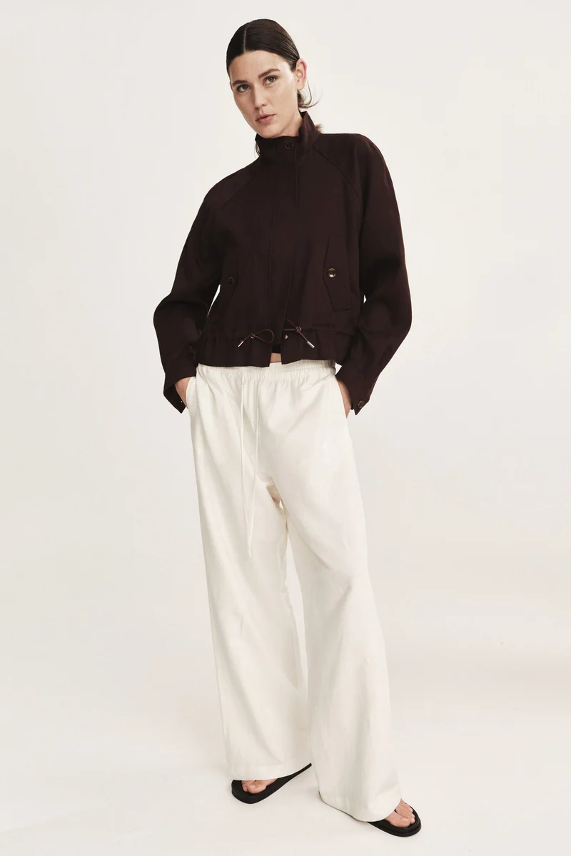 جاكيت من مزيج الكتان بقصّة فضفاضة