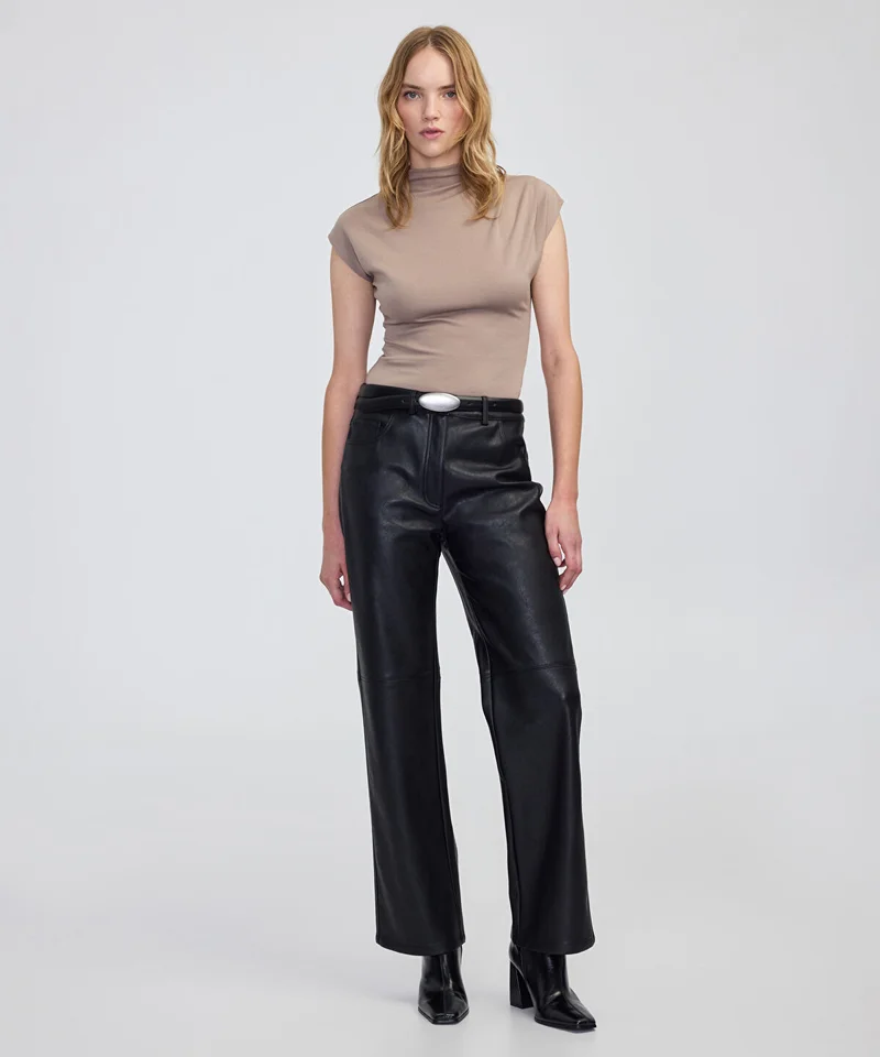 Bodysuit بياقة عالية