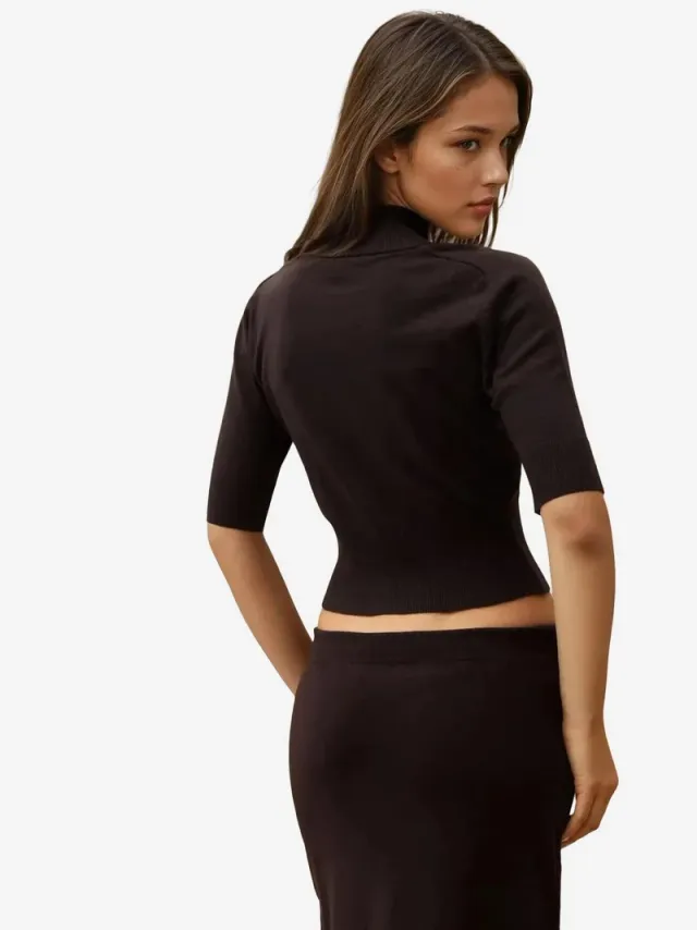 Textured Turtleneck Crop Sweater – image 3