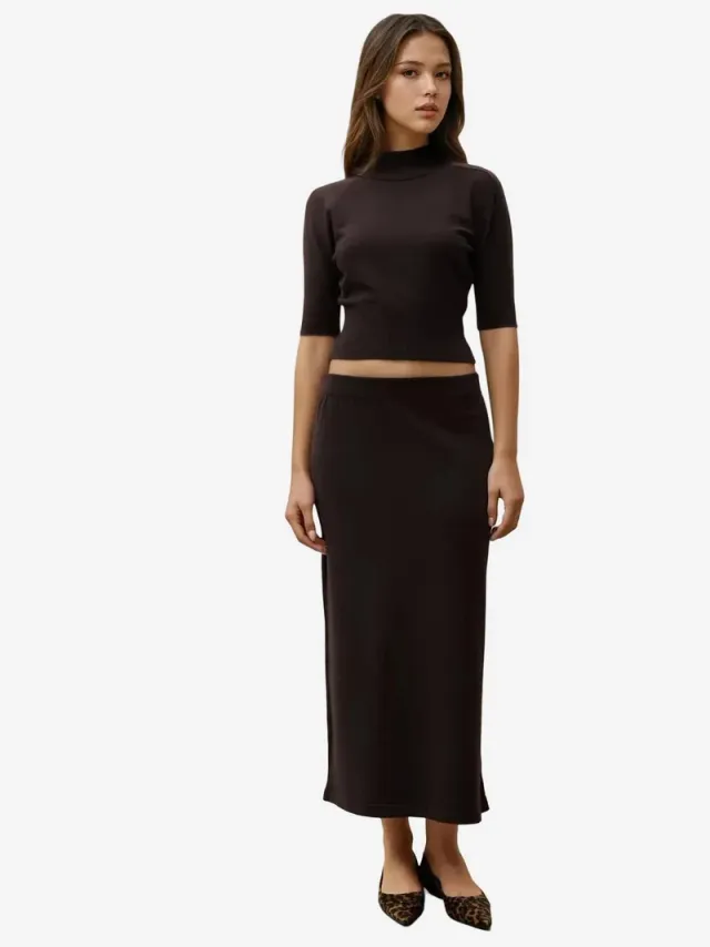 Textured Turtleneck Crop Sweater – image 4