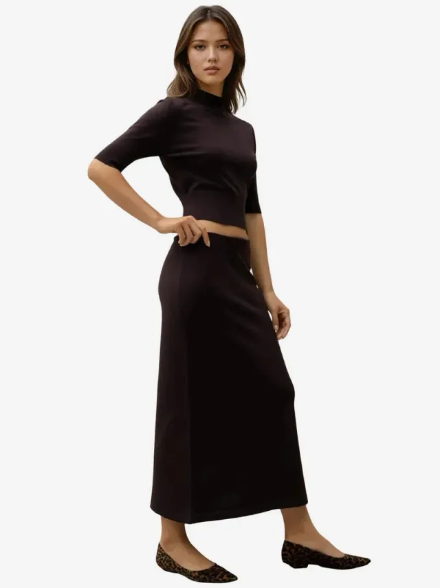 Textured Turtleneck Crop Sweater – image 7