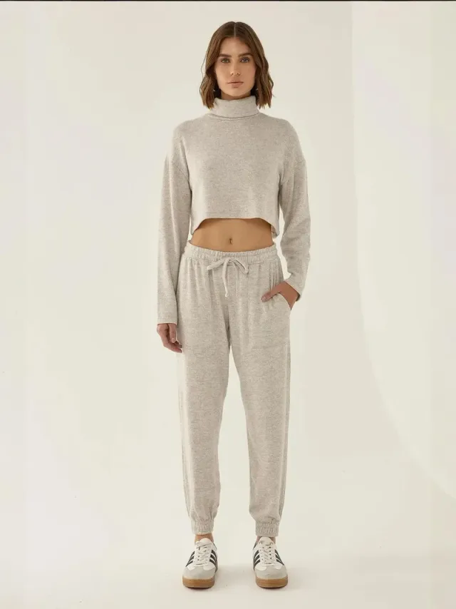 Textured Turtleneck Crop Sweater – image 2