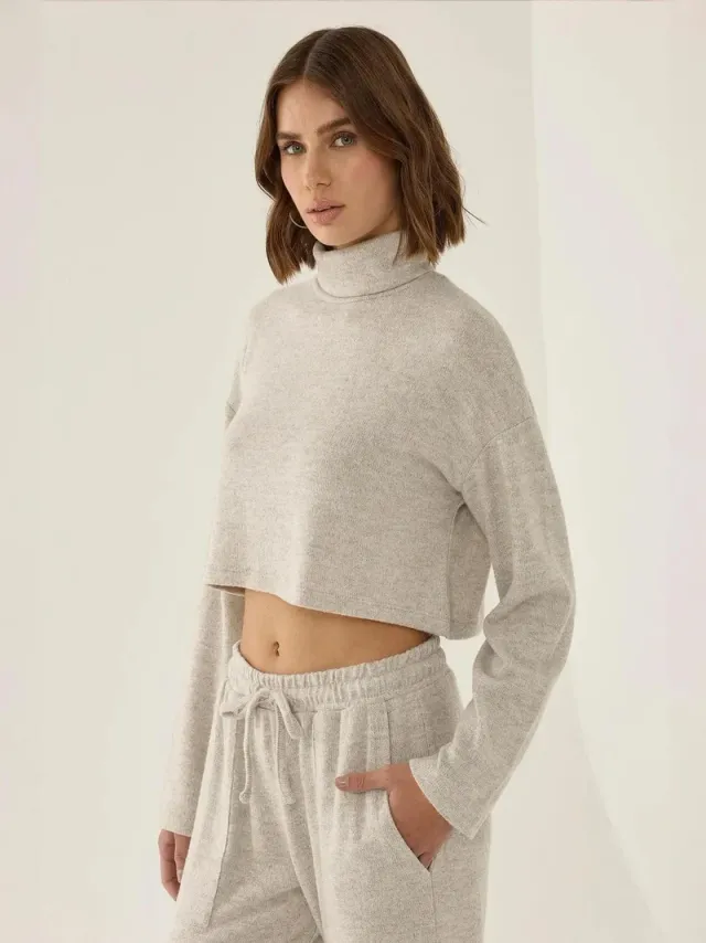 Textured Turtleneck Crop Sweater – image 3
