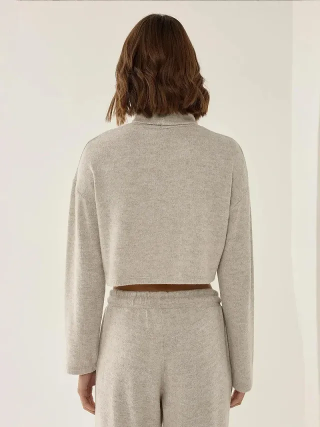 Textured Turtleneck Crop Sweater – image 4