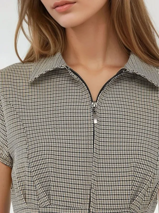 Women's Short-Sleeve Checkered Crew Neck Zip Top – image 2