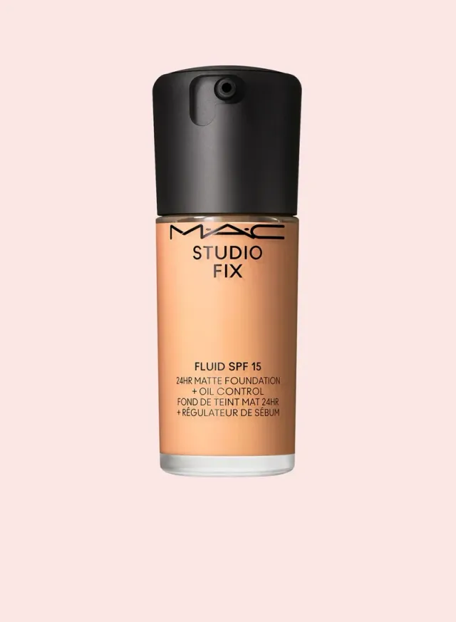 Studio Fix Fluid Foundation SPF 15 NW22