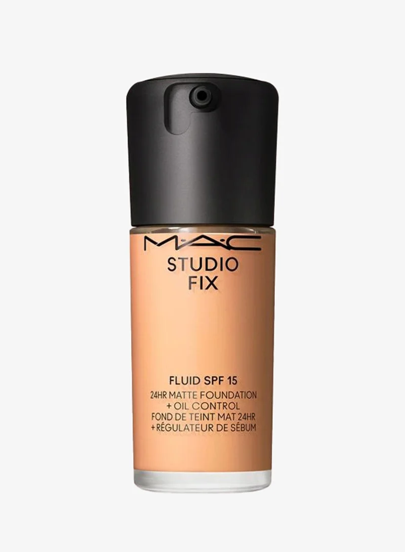 Studio Fix Fluid Foundation SPF 15 NW22