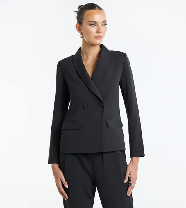 بليزر BCBG بأكمام طويلة بصف أزرار مزدوج