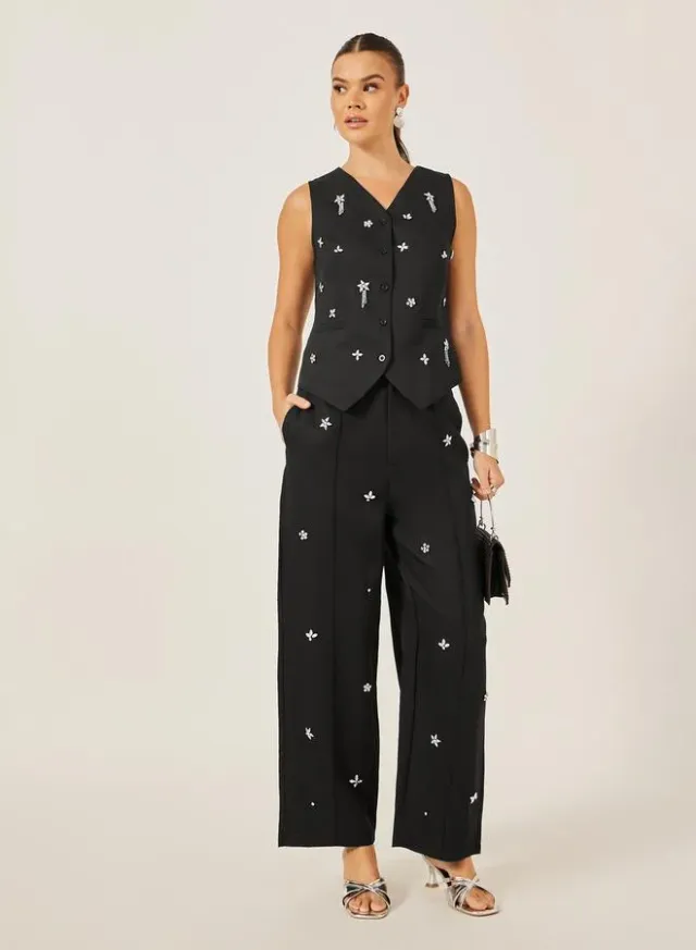 Styli Embellished V-Neck Sleeveless Waistcoat Top - Off White – image 2