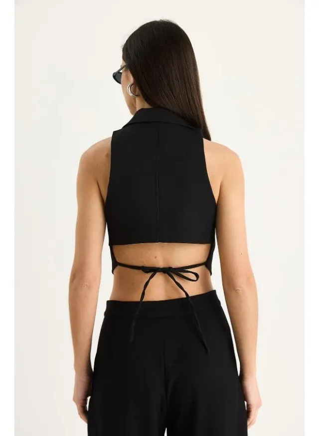 Black Cropped Button-Up Vest for Women – image 2