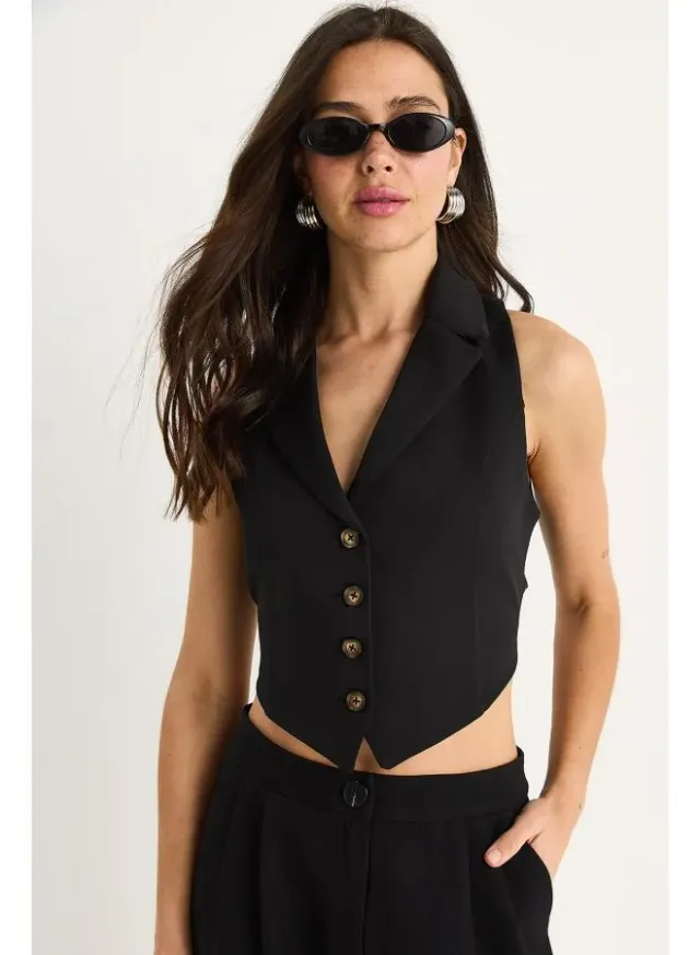 Black Cropped Button-Up Vest for Women – image 4