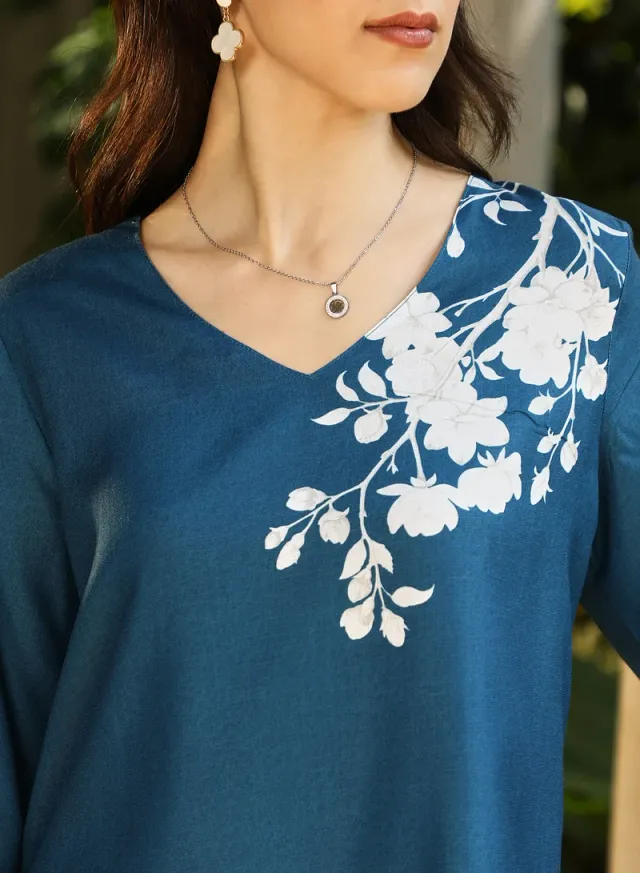طقم كورتا نسائي كيسة أزرق نيلي بنقوش زهور للملابس الكاجوال – صورة 7