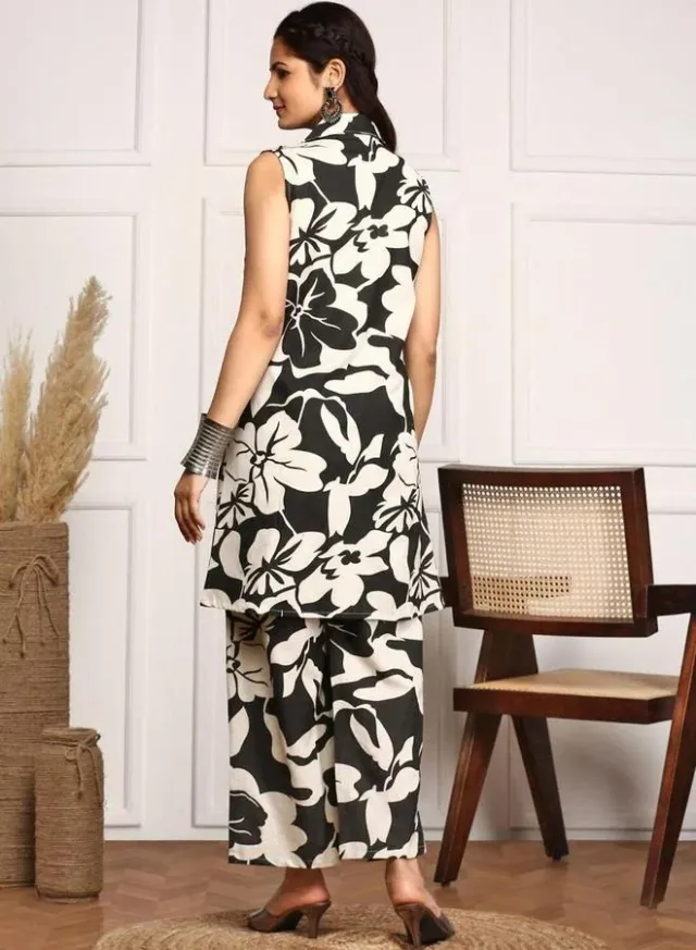 Floral Printed Cotton Blazer and Trousers Set for Women - Black – image 4