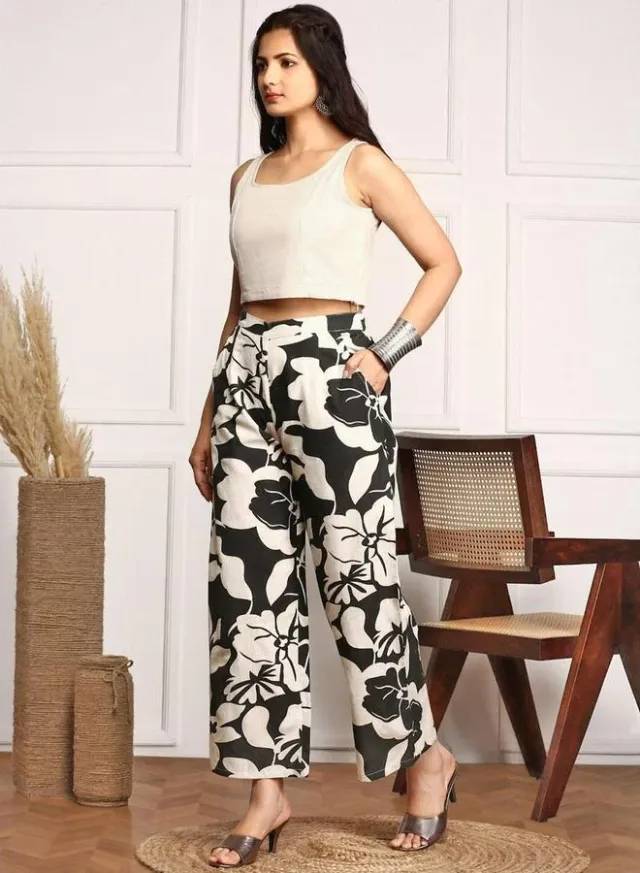 Floral Printed Cotton Blazer and Trousers Set for Women - Black – image 5