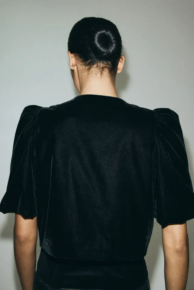 Black Cropped Puff-Sleeve Top for Women – image 4