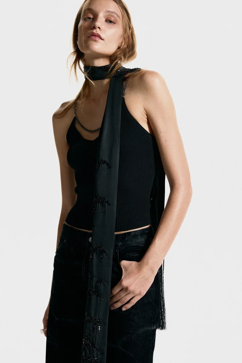 Chain-strap Top