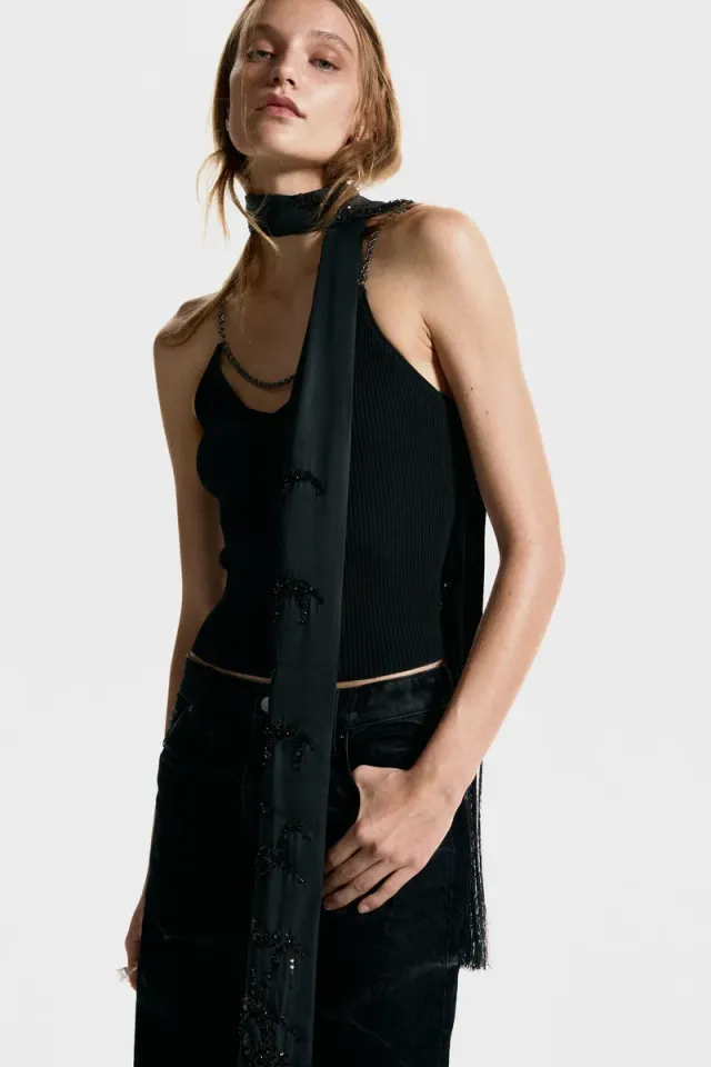 Chain-strap Top