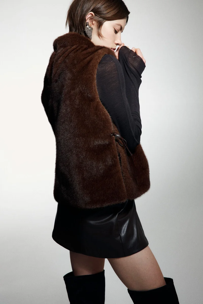 Sleeveless Turtleneck Top