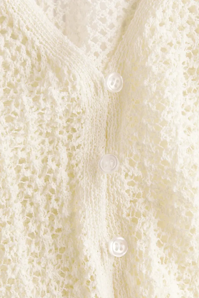 Fitted Crochet-Look V-Neck Beach Top with Buttons and Scalloped Hem – image 7
