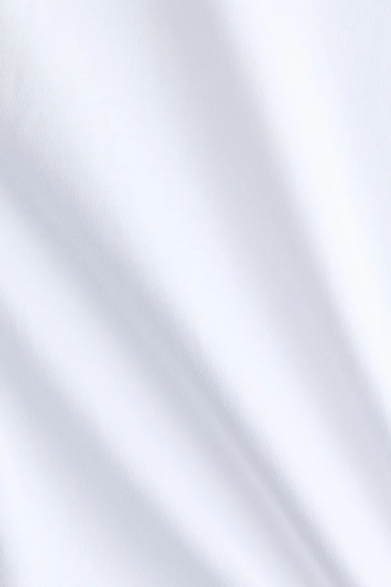 تي-شيرت بتصميم ضيق