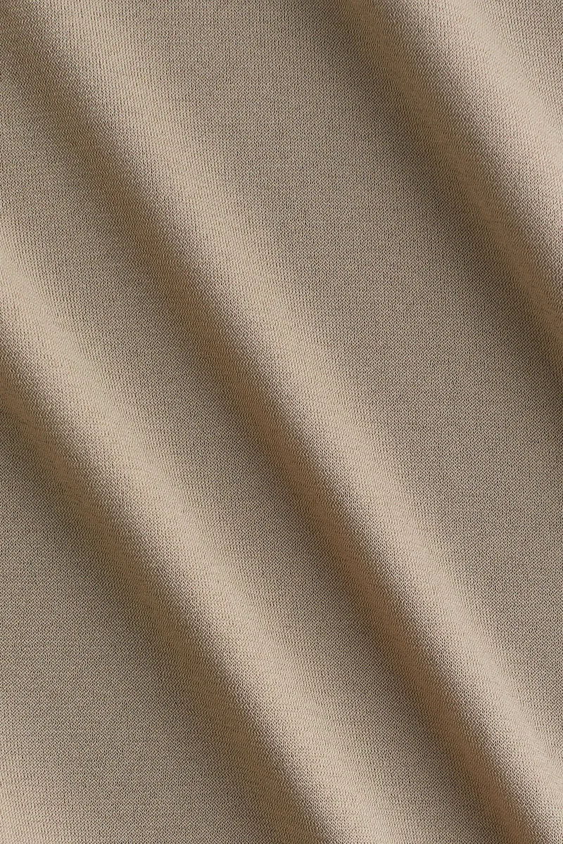 تي-شيرت بقصّة واسعة