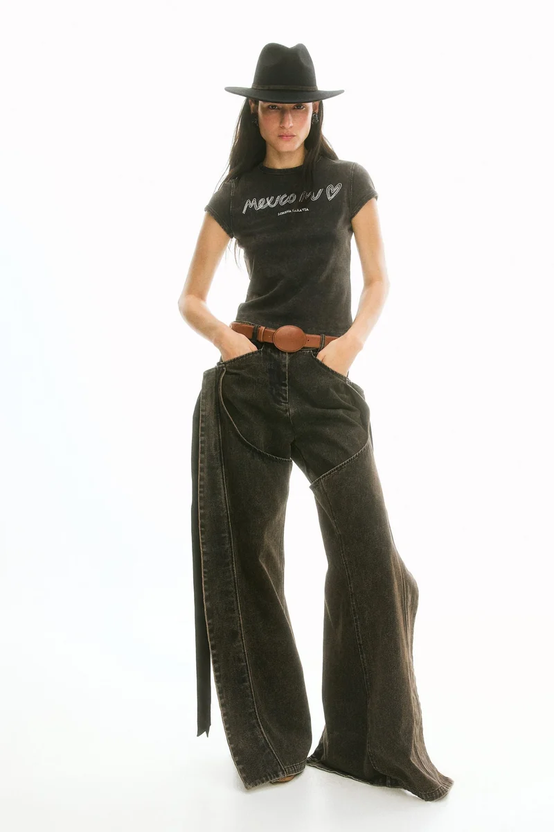 Fitted Motif T-Shirt