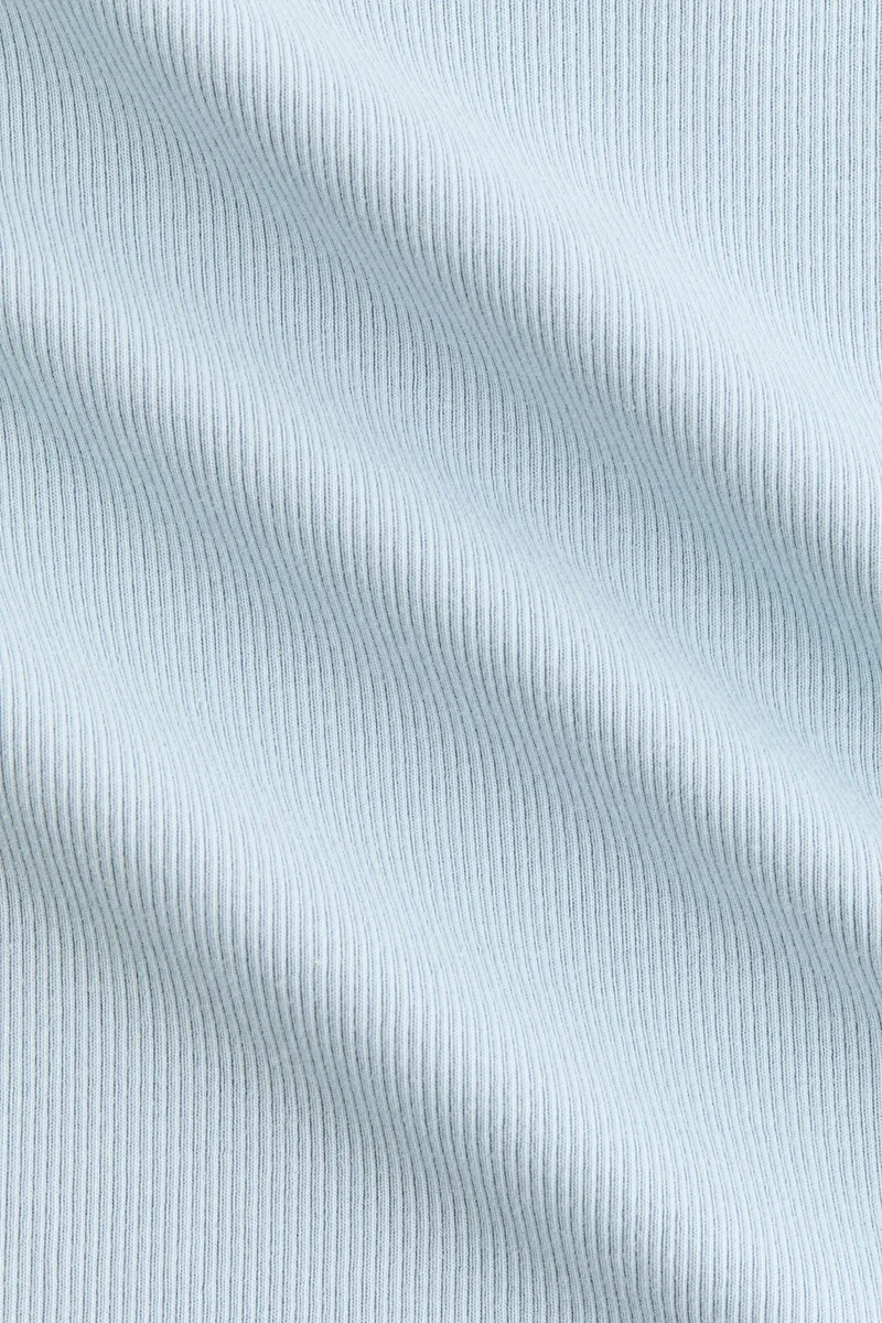 تي-شيرت مضلع بقبة واسعة