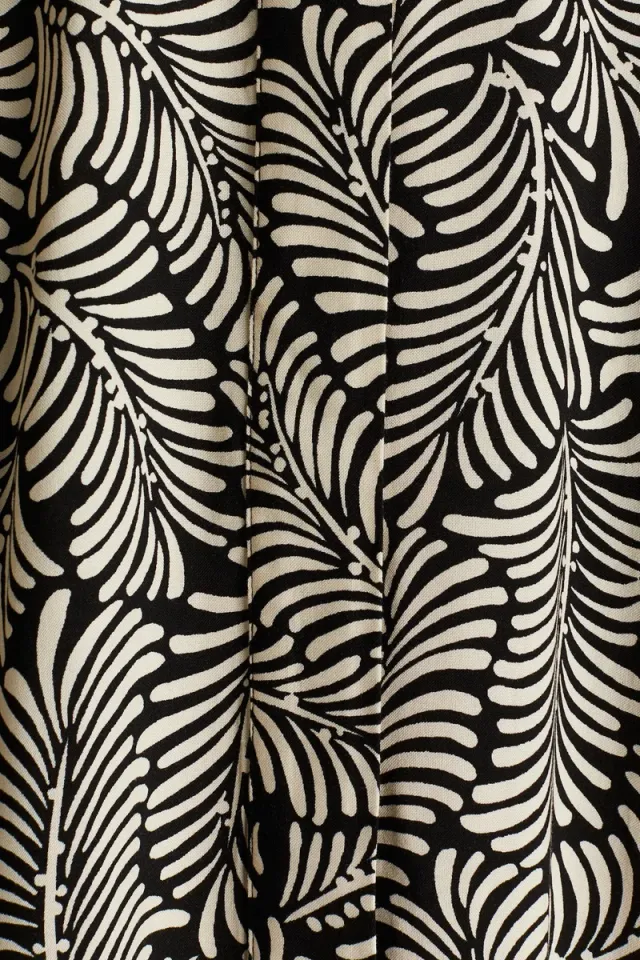 Black and White Print Midi Shirt Dress with Long Raglan Sleeves – image 5