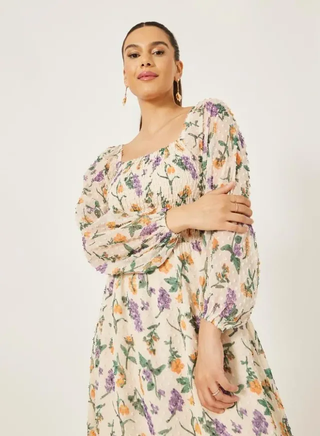 Embroidered Hem Maxi Dress Cream – image 4