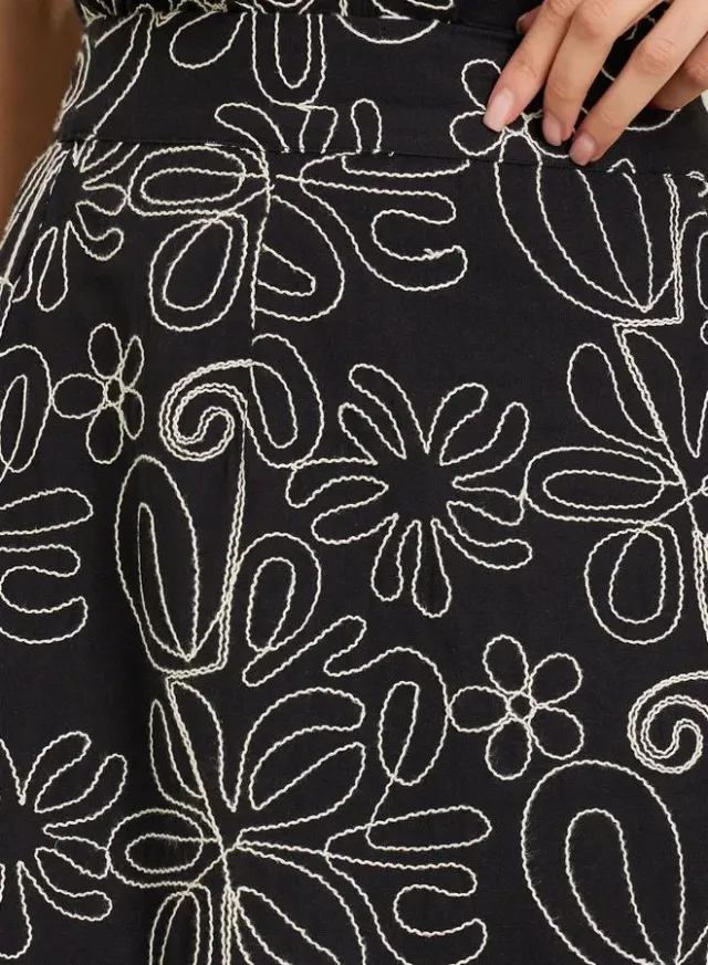 Embroidered Maxi Skirt Black – image 3