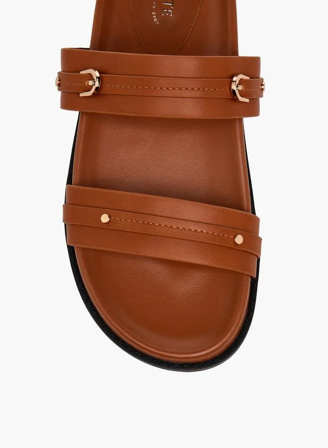 صنادل فلات نسائية بإبزيم