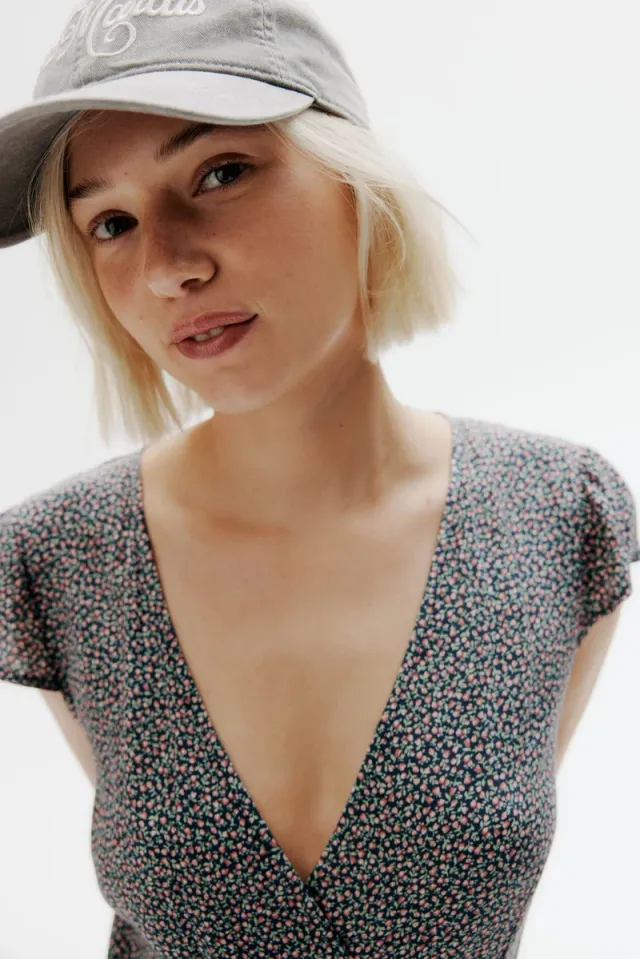 Dark Floral Mini Wrap Dress with Cap Sleeves and Crêpe Weave – image 3