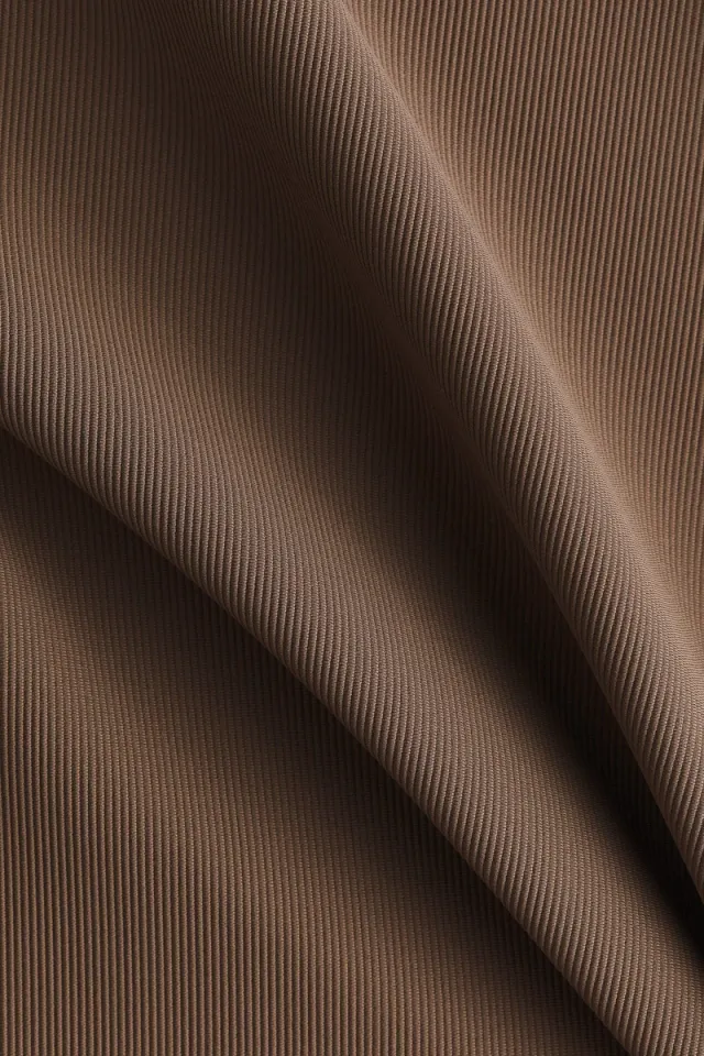 تنورة ميدي سلِم من قماش تبريد ومرن – صورة 6