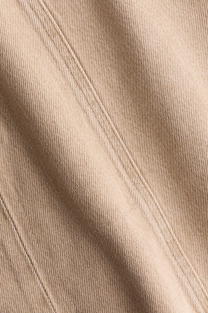 تنورة ميني بقصة A