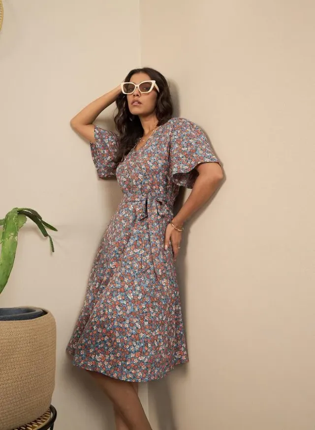 Floral Print V-Neck Wrap Knee Length Dress – image 5