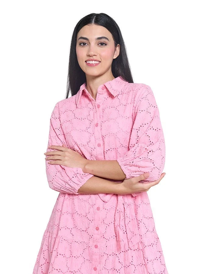 فستان نسائي بأكمام طويلة وأزرار أمامية