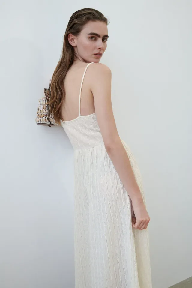 فستان بتصميم مجعد بحمالات كتف – صورة 4