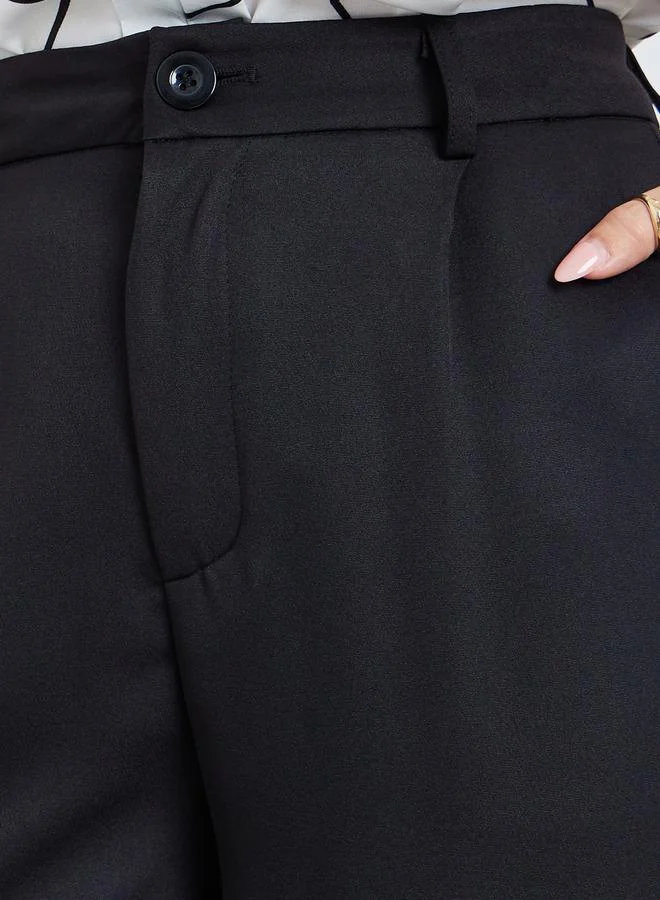 بنطال سادة بأرجل مستقيمة