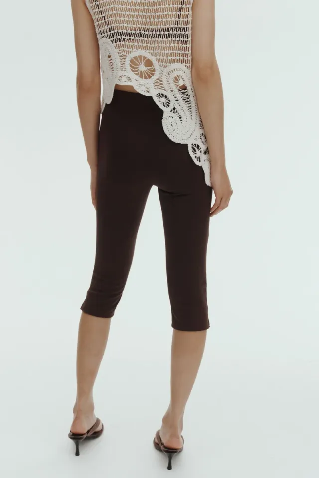 Crease-leg Capri Leggings – image 2