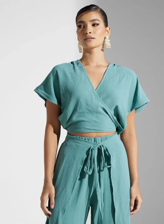 Green Surplice Neck Short-Sleeve Jumpsuit with Adjustable Tie Detail – image 3