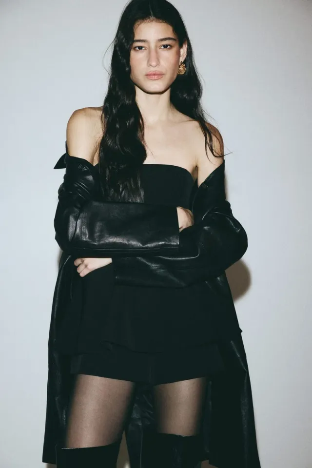 Black Bodycon Playsuit with Peplum Detail and Concealed Zip Closure – image 3
