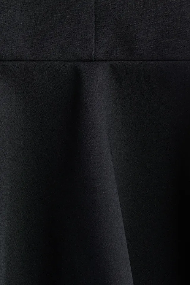 Black Bodycon Playsuit with Peplum Detail and Concealed Zip Closure – image 6